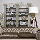 Stojanové lampy, knižnice, sedačky